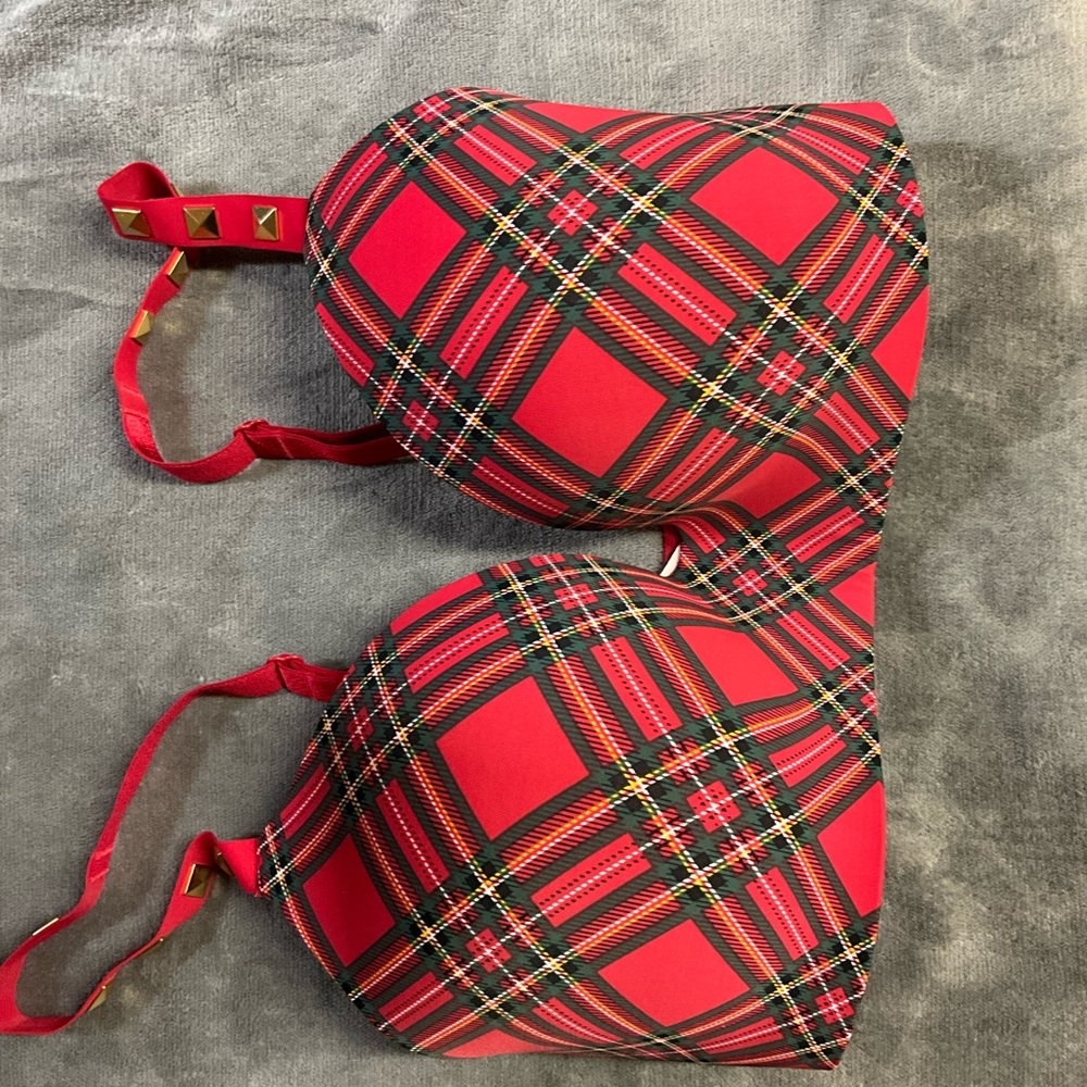 Victoria’s Secret 34DD no underwire bra